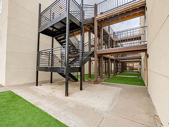 3rd image of 760 Juan Tabo Blvd NE #1B-1Ba-587Sqft