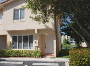 186 Riviera Cir, Weston, FL 33326