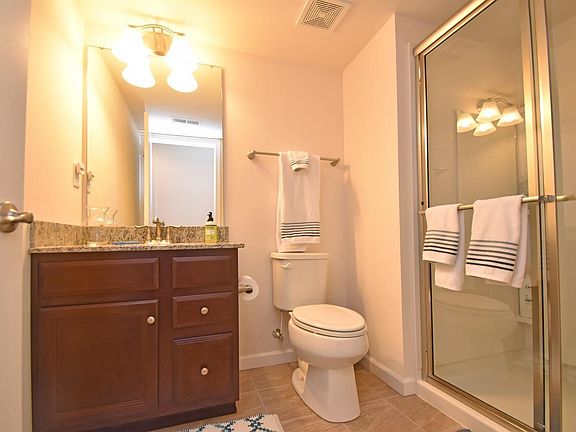 5th image of 3992 Chatsworth Dr