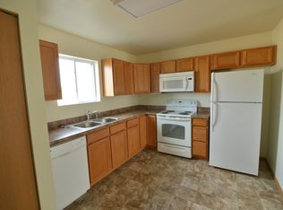 104 Gardens Ct #3, Farley, IA 52046