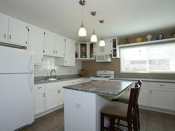 3rd image of 10200 Meadow Ln