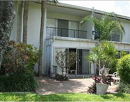 5th image of 3085 N Palm Aire Dr