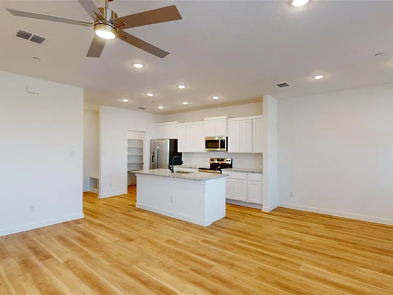 2916 Elle Dr — Photo 10