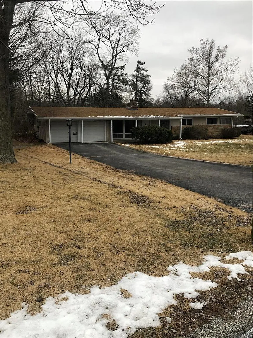 1388 Lark Ave photo 1