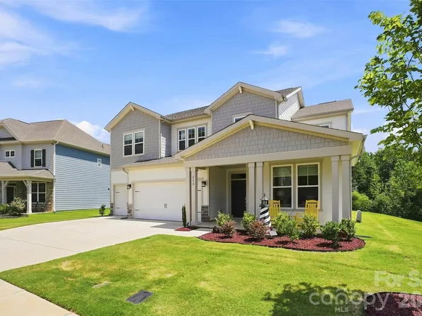 220 E Warfield Dr, Mooresville, NC 28115
