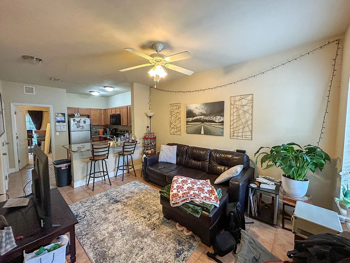 Building Photo - 2980 SW 35th Pl #99