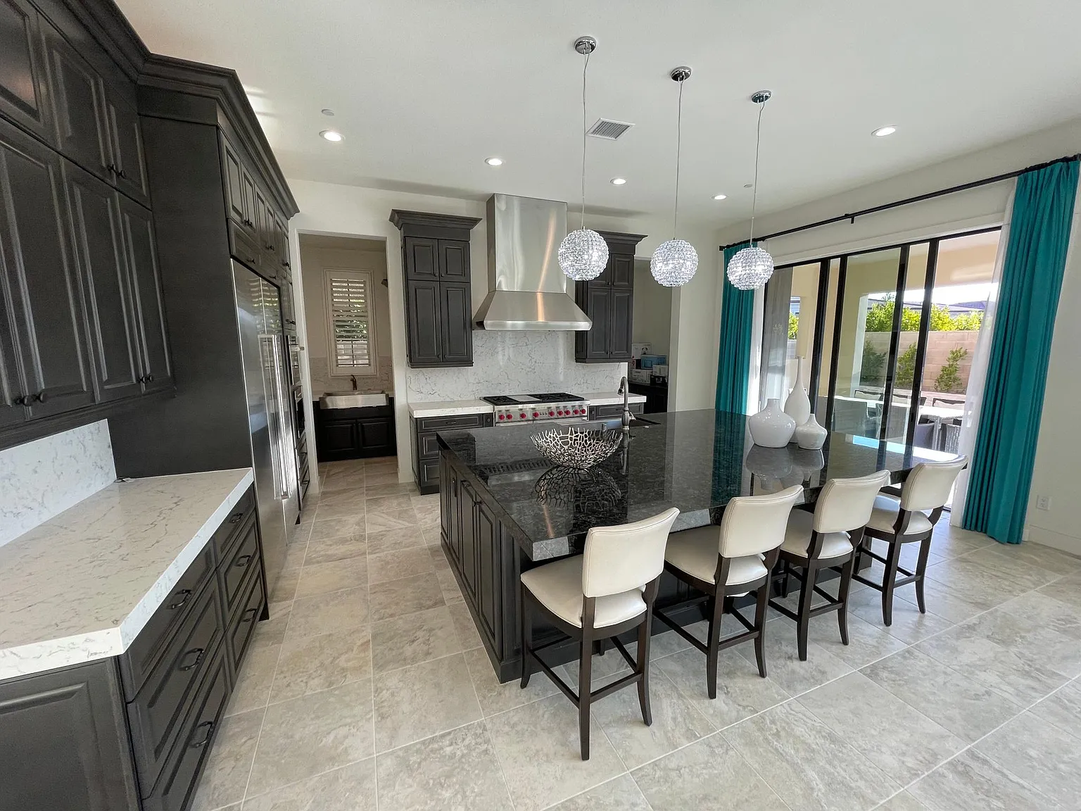 5 bed, 5.5 bath, 5505 sqft, $20,000 — Photo 3