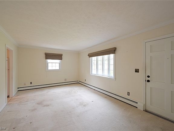 2nd image of 315 Roosevelt Ave