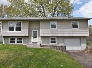 6906 7th St N, Oakdale, MN 55128