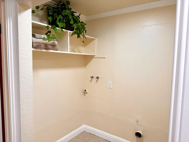 8815 Kelley Dr — Photo 10