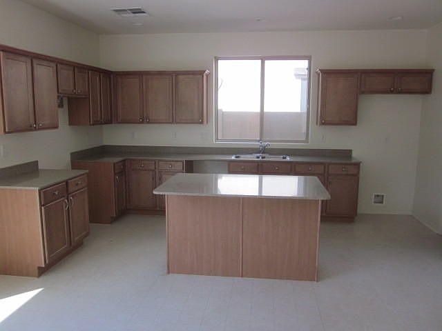 2nd image of 4319 E Cullumber St