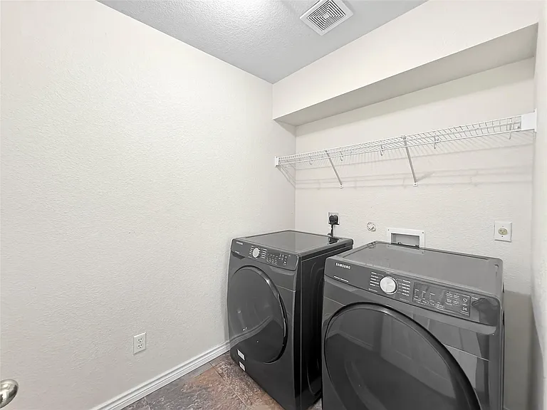 9215 Rowlands Sayle Rd — Photo 6