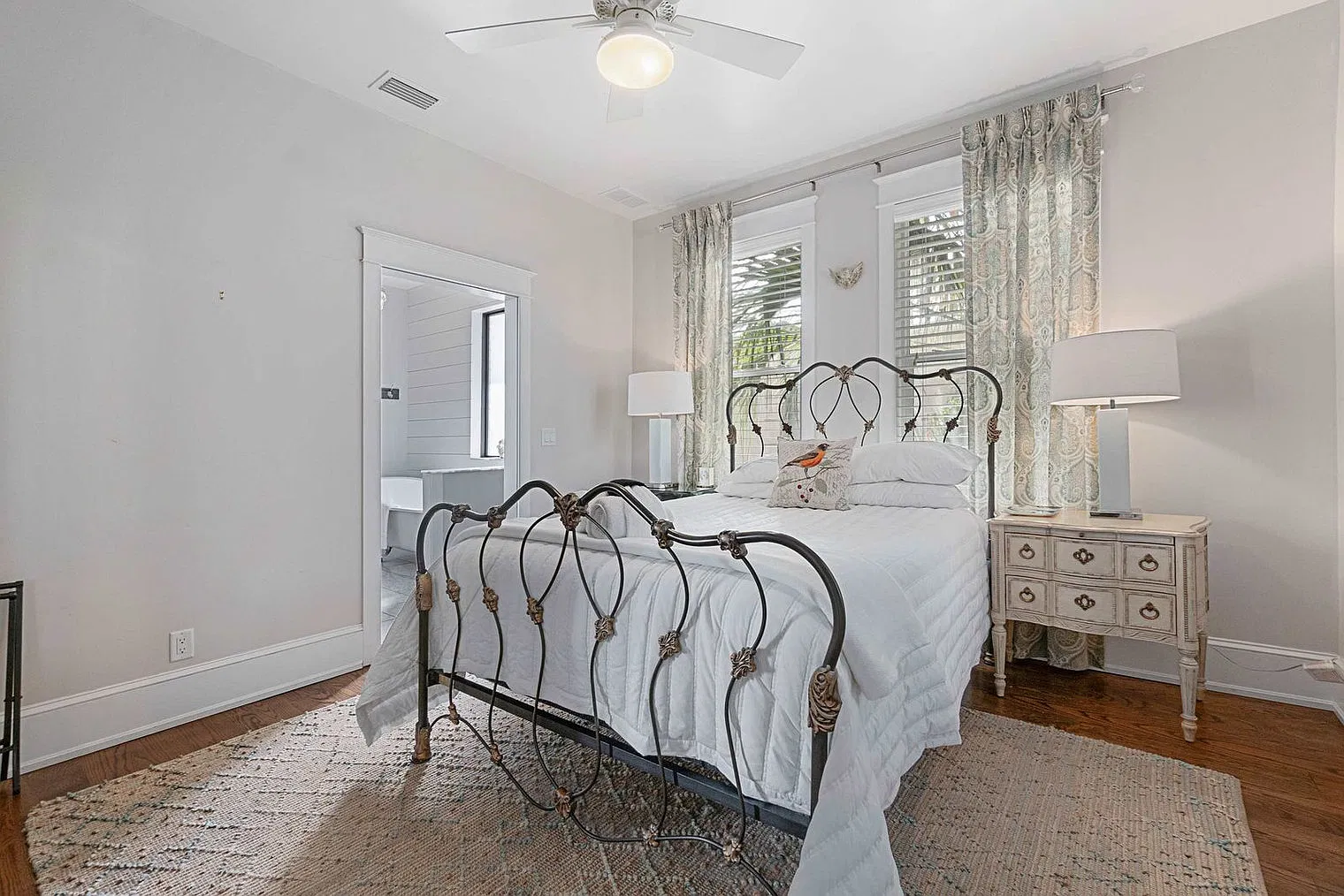 3 bed, 3.0 bath, 1872 sqft, $10,318 — Photo 4