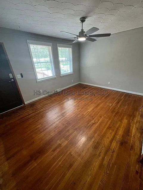 2 bed, 1.0 bath, $1,495 — Photo 2
