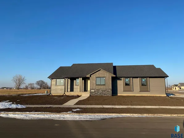 200 W Hofer Ave, Lennox, SD 57039