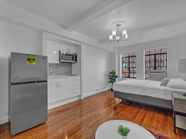 25 Tudor City Place image 3 of 18