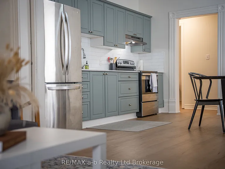 390 Ontario St #LOWER — Photo 4