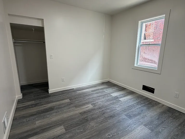 4557 Seebaldt St — Photo 9