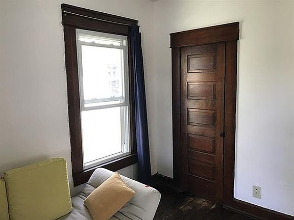 4th image of 1215 S Grant St