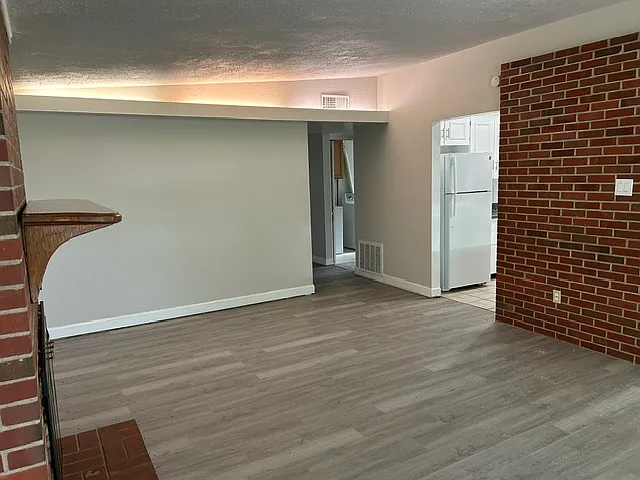 2625 Holiday Hill Dr — Photo 6