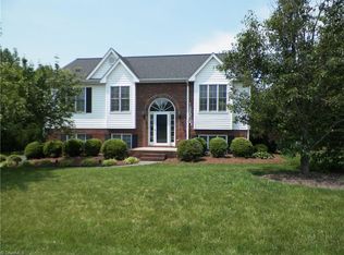 160 River Crest Ct, Clemmons, NC 27012