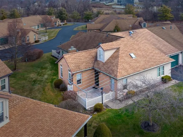 1215 Stanford Ct, Coraopolis, PA 15108