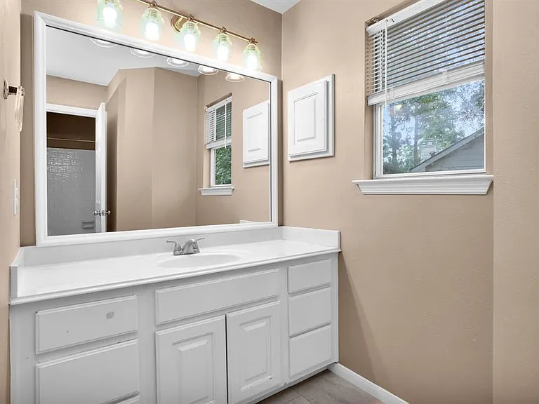 111 S Winterport Cir — Photo 15