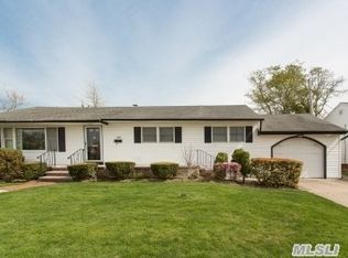 719 Othello Ave, Franklin Square, NY 11010