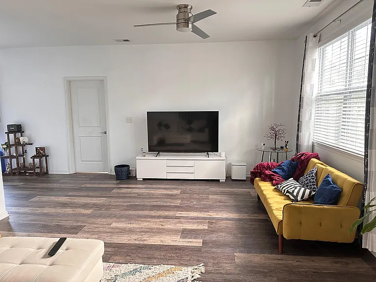 4292 Turnworth Arch — Photo 2