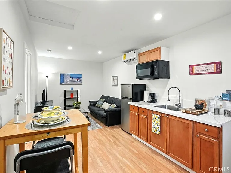 9221 Swinton Ave — Photo 7