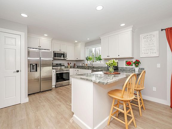 3rd image of 11B Bow Mills Road