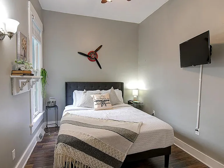 513 Adams St — Photo 19