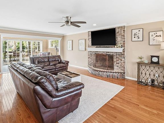 2nd image of 16754 Clayton Rd