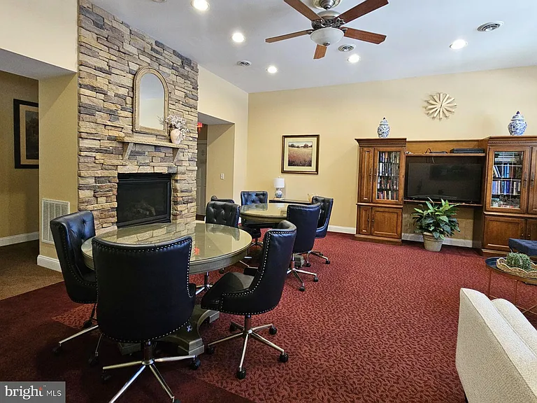 2604 Clarion Ct #404 — Photo 4