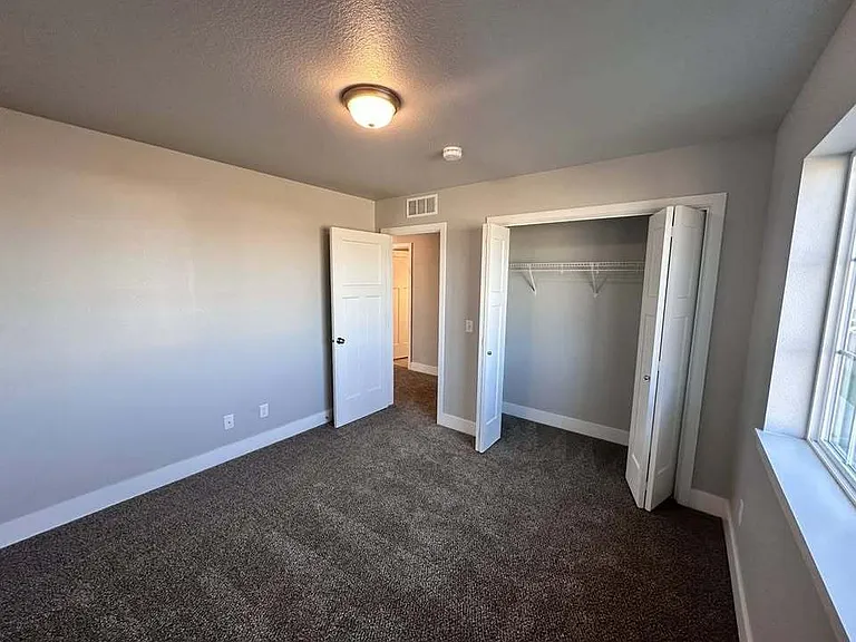 210 NW Common Pl — Photo 11