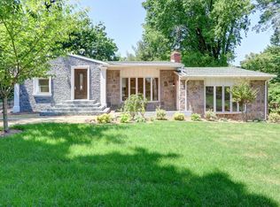 5 Ridge Dr W, Roslyn, NY 11576