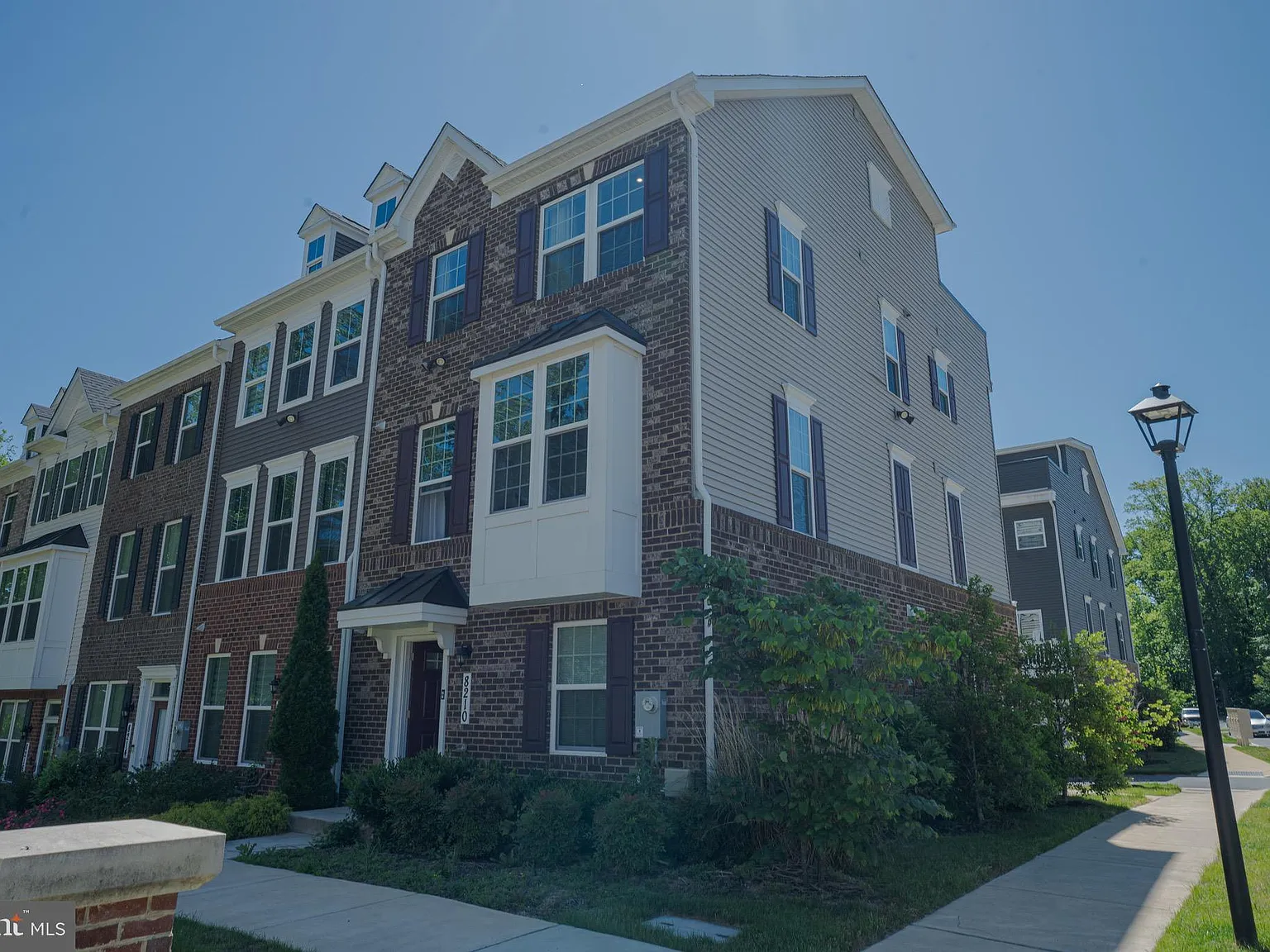 4 bed, 5.0 bath, 2536 sqft, $4,000 — Photo 1