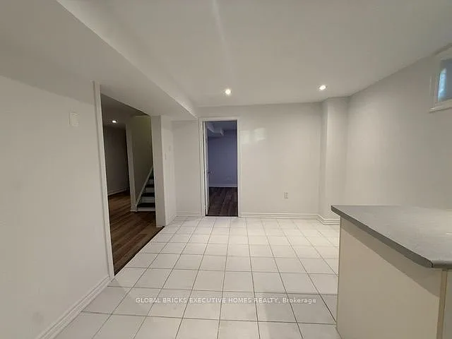 3 bed, $1,700 — Photo 4