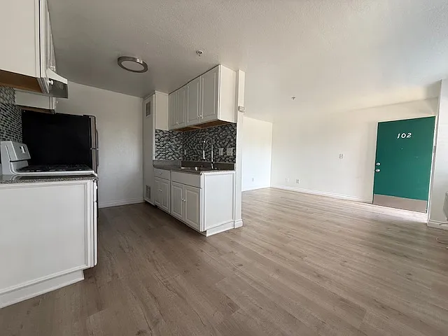 1929 Echo Park Ave #102 — Photo 16