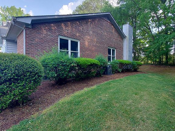 2nd image of 1037 Hempstede Dr