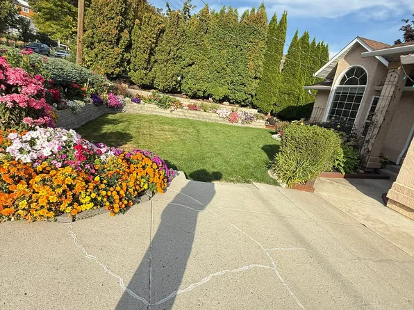 2213 Majoros Rd, West Kelowna, BC V4T 2C2