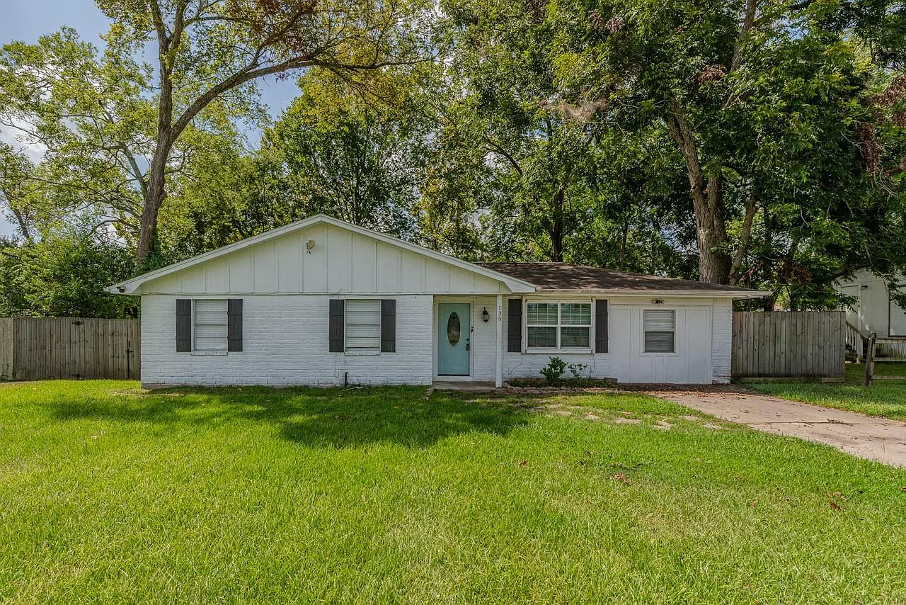 3 bed, 1.5 bath, 993 sqft, $1,475 — Photo 1