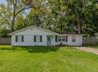 135 W Barkley St, Sour Lake, TX 77659