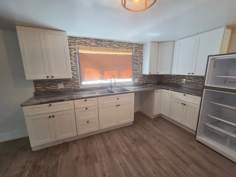 722 E 7th St #1STFL — Photo 11