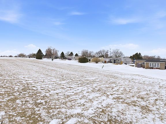 5th image of 15 Bluffs Rd