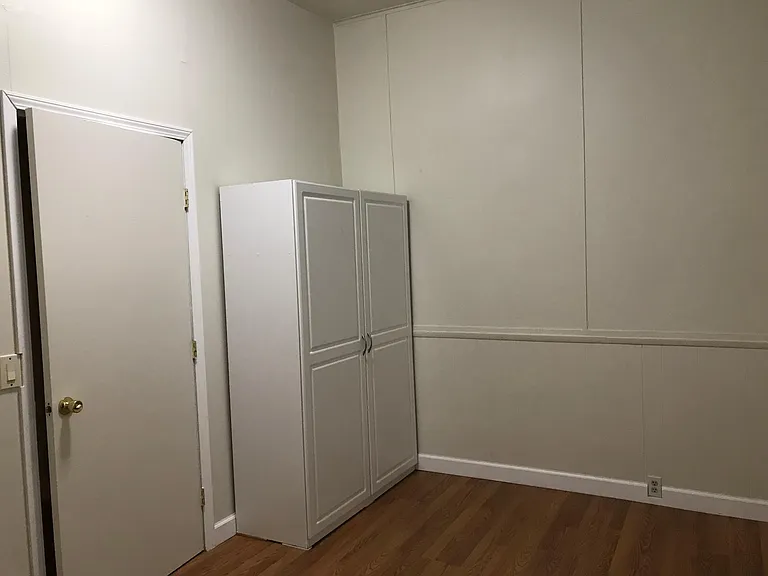 3rd Room: Second room on the left hand side (close to the kitchen) 2