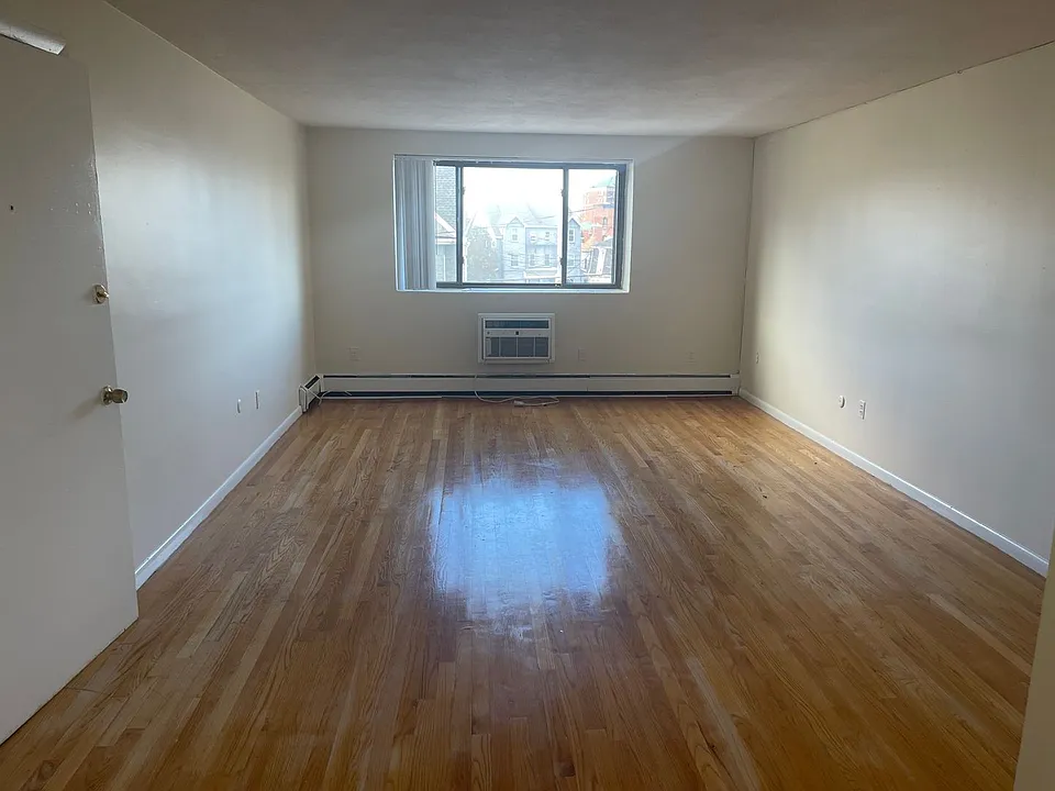 40 Gardner St #24