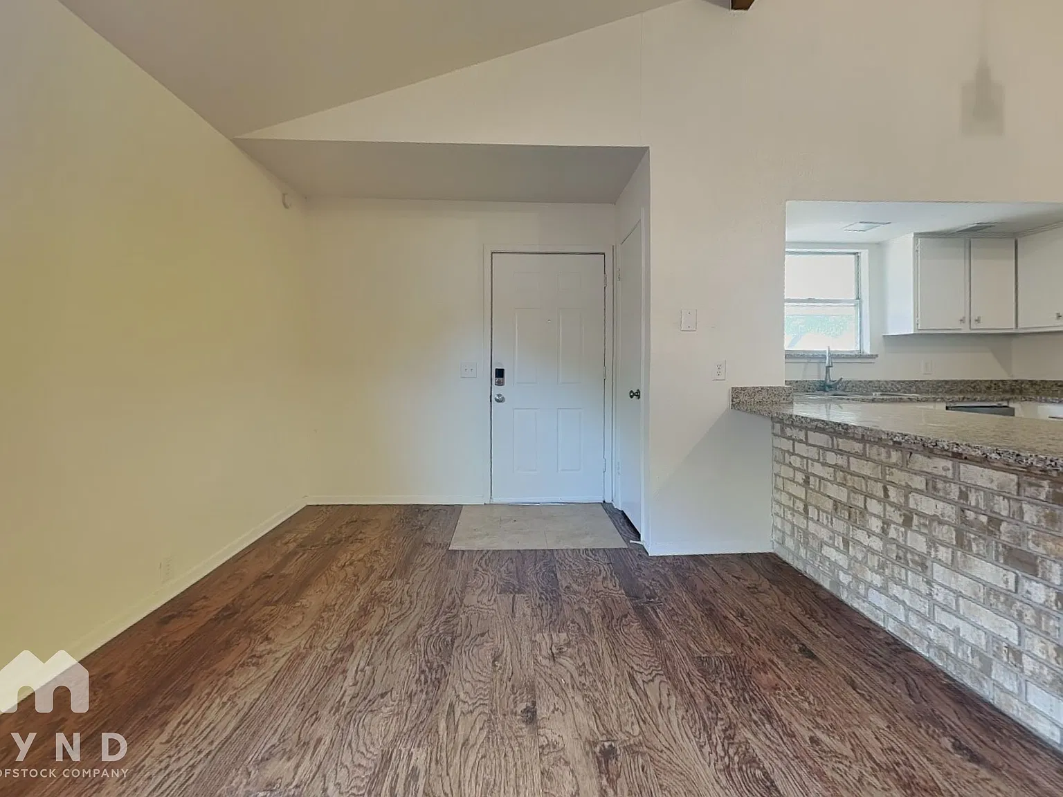 2 bed, 2.0 bath, 900 sqft, $1,599 — Photo 4