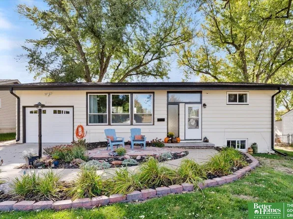 7701 Hamilton St, Omaha, NE 68114