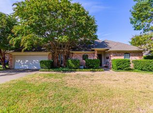 7805 Redwood Ct, North Richland Hills, TX 76182